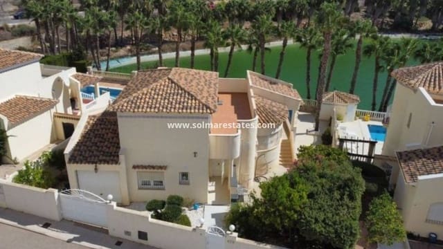 3 soverom Villa til salgs i Villamartin, Orihuela med svømmebasseng - € 579 995 (Ref: 9948545)