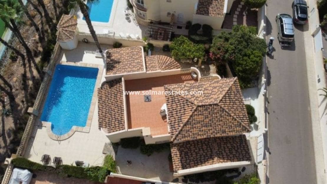3 slaapkamer Villa te koop in Villamartin met zwembad - € 579.995 (Ref: 9948545)