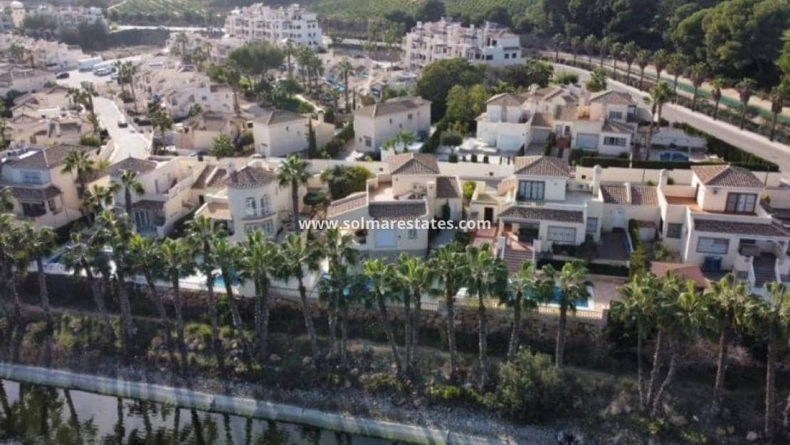 3 slaapkamer Villa te koop in Villamartin met zwembad - € 579.995 (Ref: 9948545)