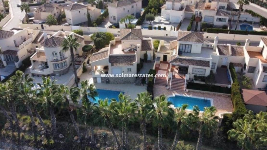 3 slaapkamer Villa te koop in Villamartin met zwembad - € 579.995 (Ref: 9948545)