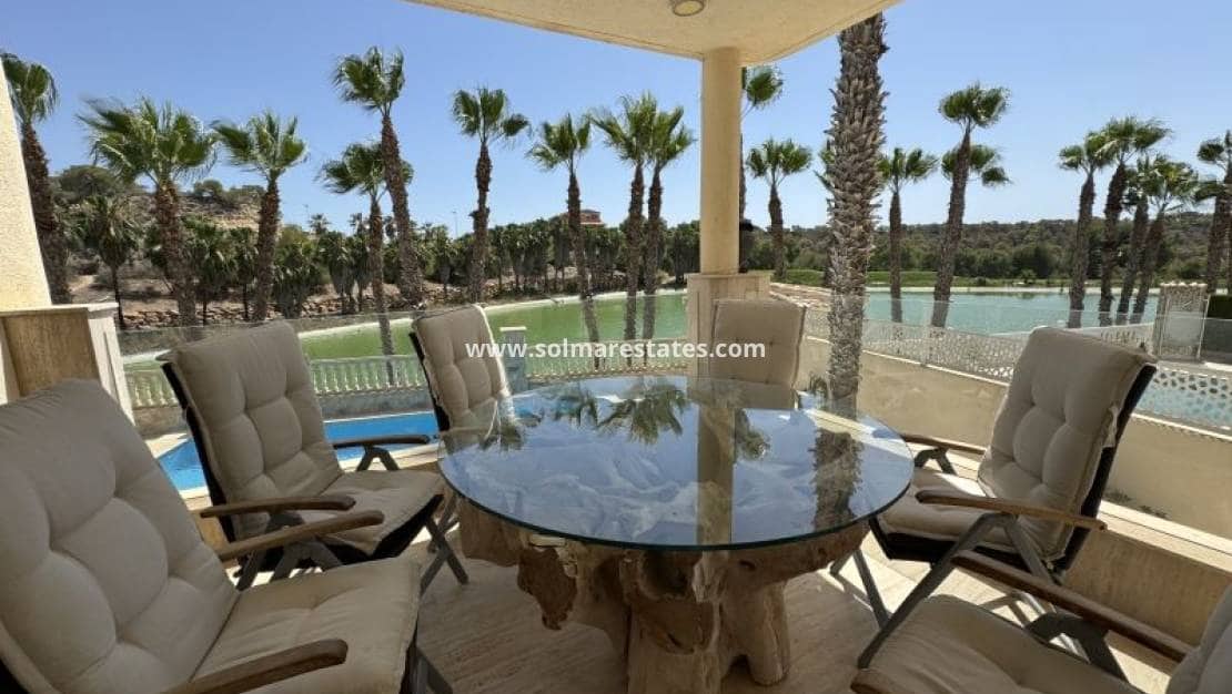 3 slaapkamer Villa te koop in Villamartin met zwembad - € 579.995 (Ref: 9948545)