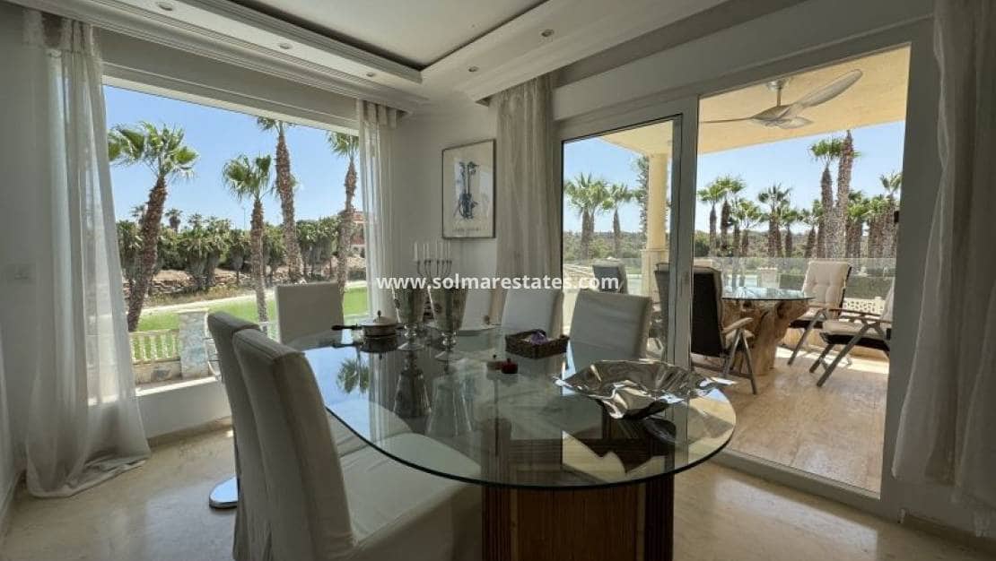 3 slaapkamer Villa te koop in Villamartin met zwembad - € 579.995 (Ref: 9948545)