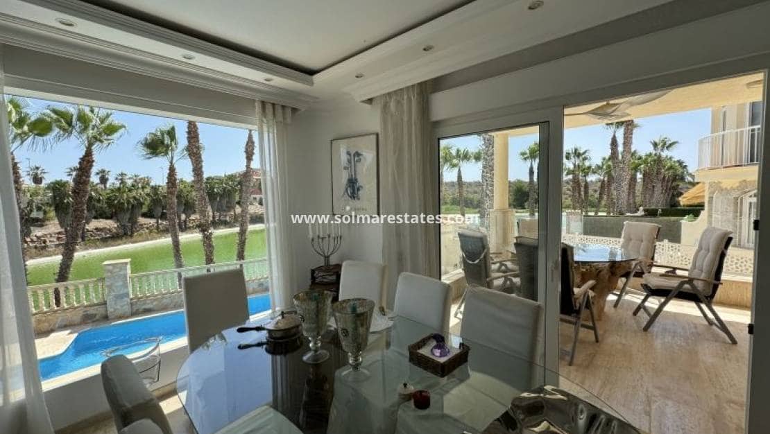 3 slaapkamer Villa te koop in Villamartin met zwembad - € 579.995 (Ref: 9948545)