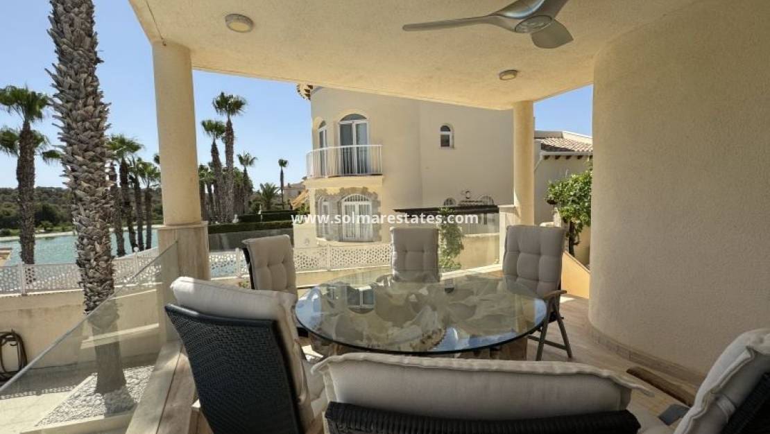 3 slaapkamer Villa te koop in Villamartin met zwembad - € 579.995 (Ref: 9948545)