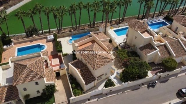 3 soverom Villa til salgs i Villamartin, Orihuela med svømmebasseng - € 579 995 (Ref: 9948545)