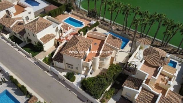 3 soverom Villa til salgs i Villamartin, Orihuela med svømmebasseng - € 579 995 (Ref: 9948545)