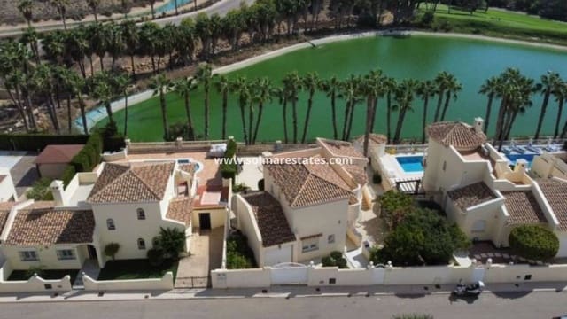 3 soverom Villa til salgs i Villamartin, Orihuela med svømmebasseng - € 579 995 (Ref: 9948545)