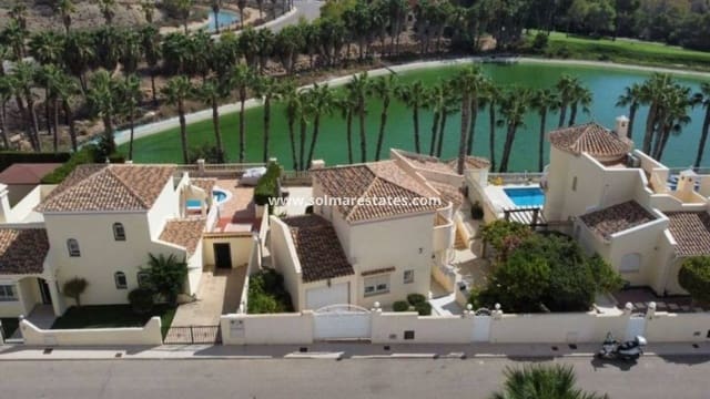 3 soverom Villa til salgs i Villamartin, Orihuela med svømmebasseng - € 579 995 (Ref: 9948545)