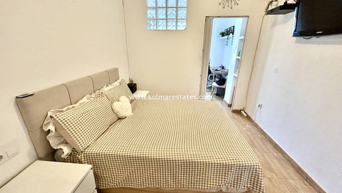 2 makuuhuone Huoneisto myytävänä paikassa Campoamor mukana uima-altaan - 159 900 € (Ref: 9948547)