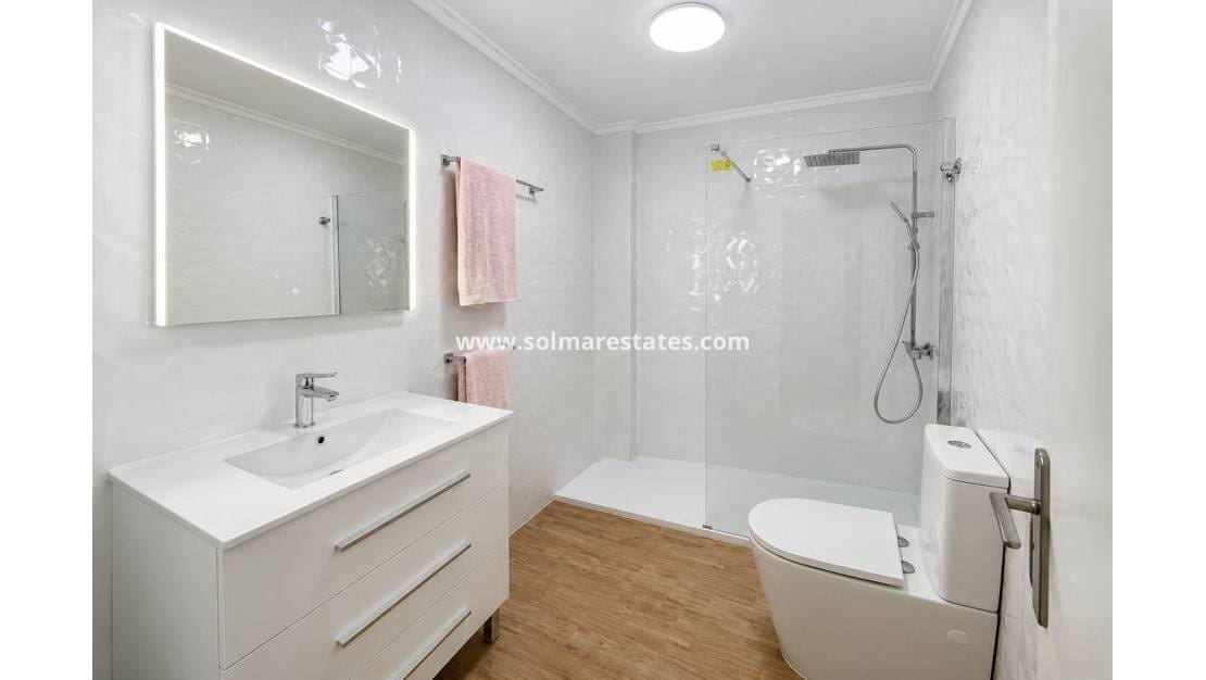 2 makuuhuone Huoneisto myytävänä paikassa Campoamor mukana uima-altaan - 159 900 € (Ref: 9948547)