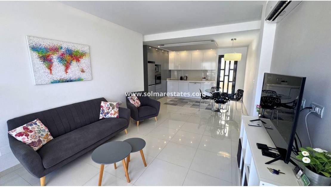 2 soverom Leilighet til salgs i Pilar de la Horadada med svømmebasseng - € 259 500 (Ref: 9948672)