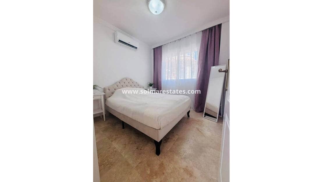 3 chambre Villa/Maison à vendre à Villamartin avec piscine - 250 000 € (Ref: 9948829)