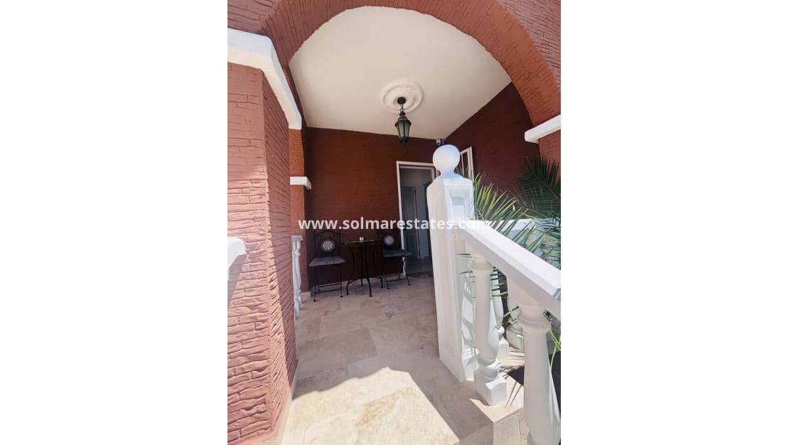 3 chambre Villa/Maison à vendre à Villamartin avec piscine - 250 000 € (Ref: 9948829)