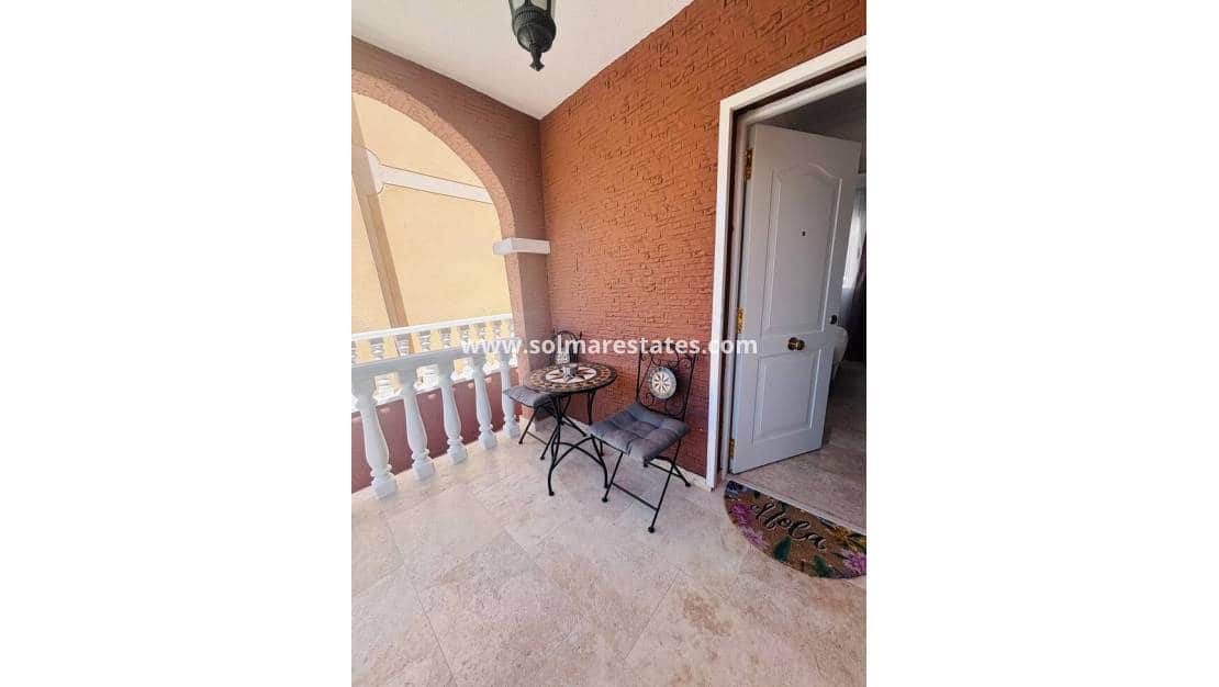 3 chambre Villa/Maison à vendre à Villamartin avec piscine - 250 000 € (Ref: 9948829)