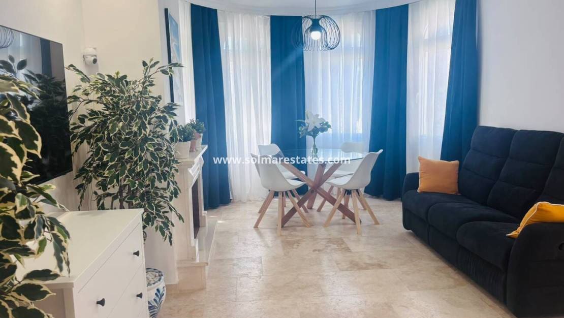 3 chambre Villa/Maison à vendre à Villamartin avec piscine - 250 000 € (Ref: 9948829)