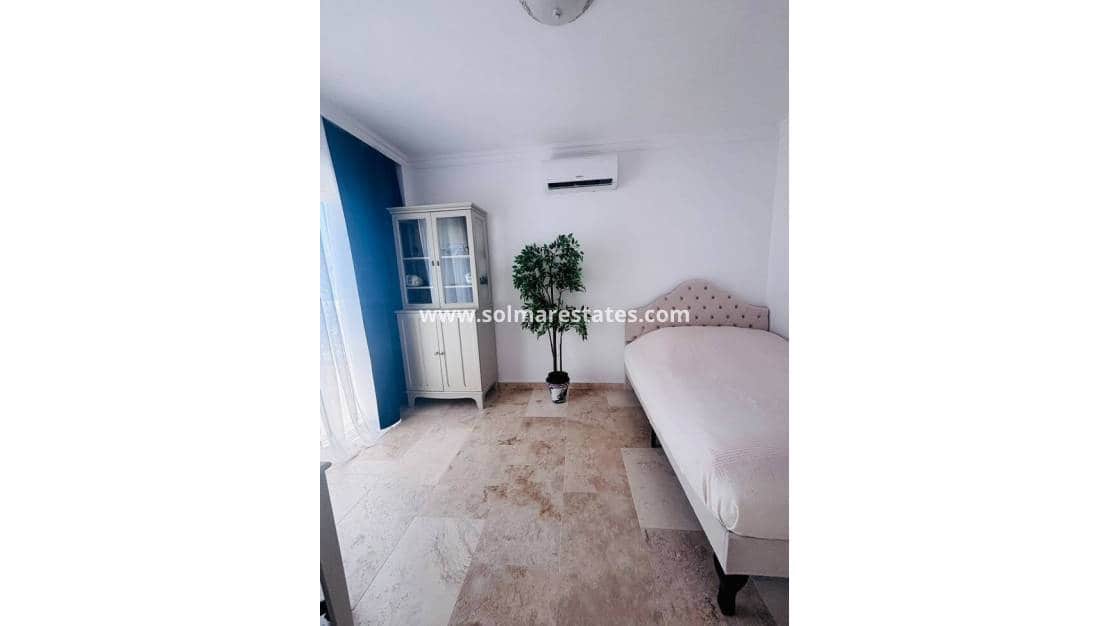 3 chambre Villa/Maison à vendre à Villamartin avec piscine - 250 000 € (Ref: 9948829)