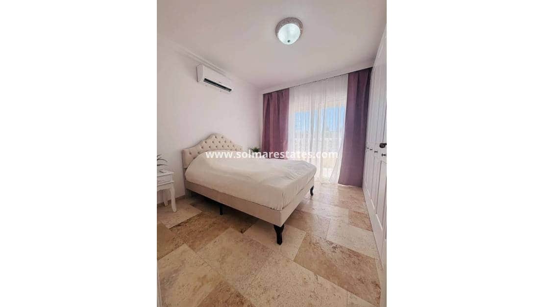 3 chambre Villa/Maison à vendre à Villamartin avec piscine - 250 000 € (Ref: 9948829)
