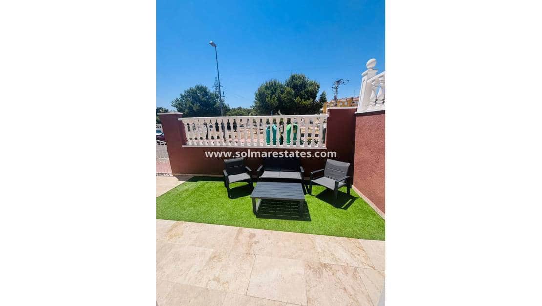 3 chambre Villa/Maison à vendre à Villamartin avec piscine - 250 000 € (Ref: 9948829)