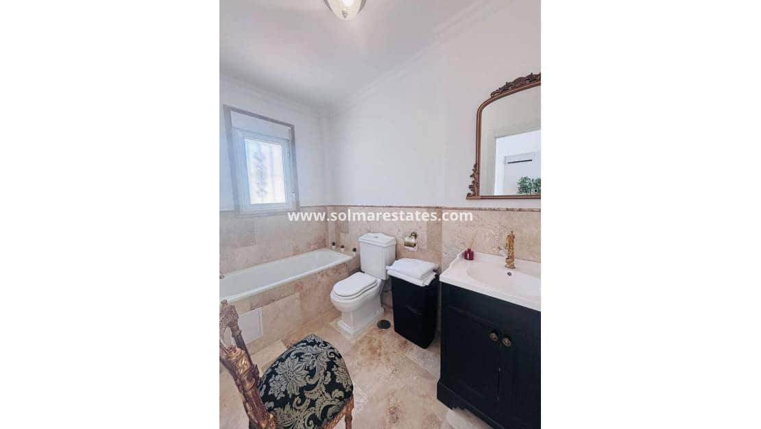3 chambre Villa/Maison à vendre à Villamartin avec piscine - 250 000 € (Ref: 9948829)