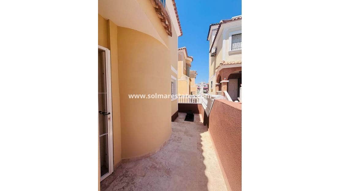 3 chambre Villa/Maison à vendre à Villamartin avec piscine - 250 000 € (Ref: 9948829)