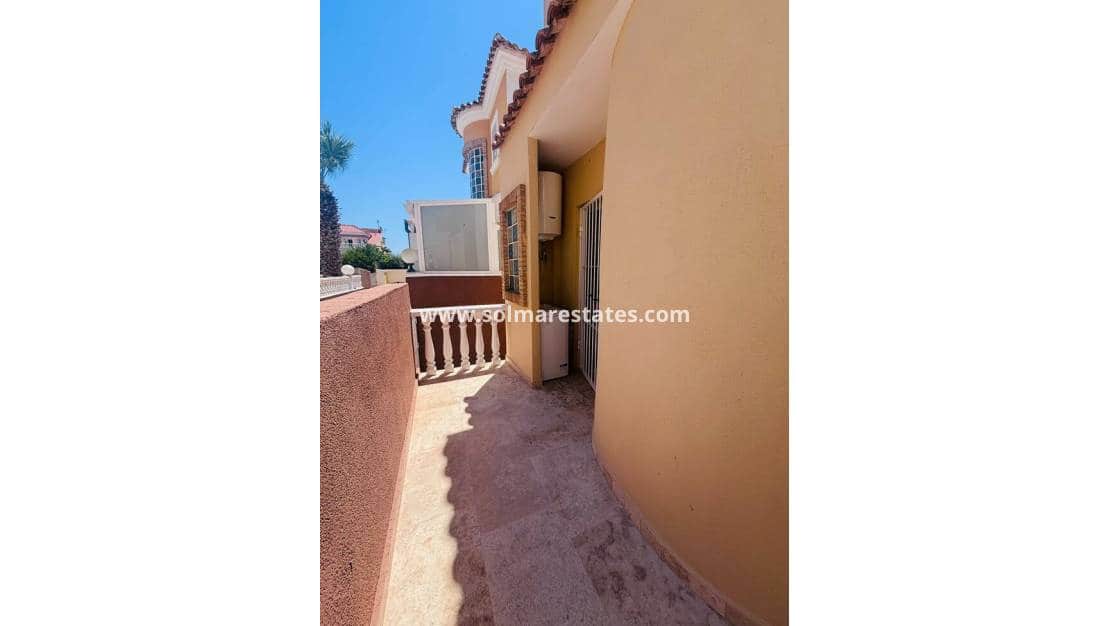 3 chambre Villa/Maison à vendre à Villamartin avec piscine - 250 000 € (Ref: 9948829)