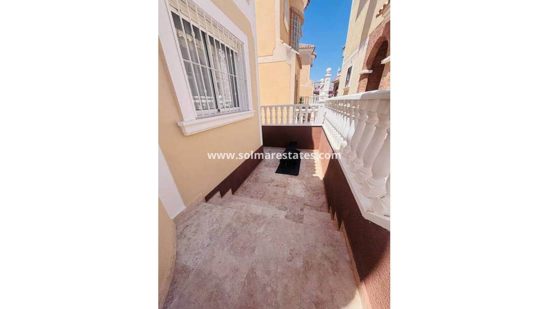 3 chambre Villa/Maison à vendre à Villamartin avec piscine - 250 000 € (Ref: 9948829)
