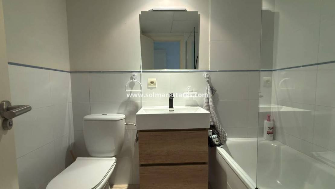2 chambre Appartement à vendre à Villamartin avec piscine - 180 000 € (Ref: 9948830)