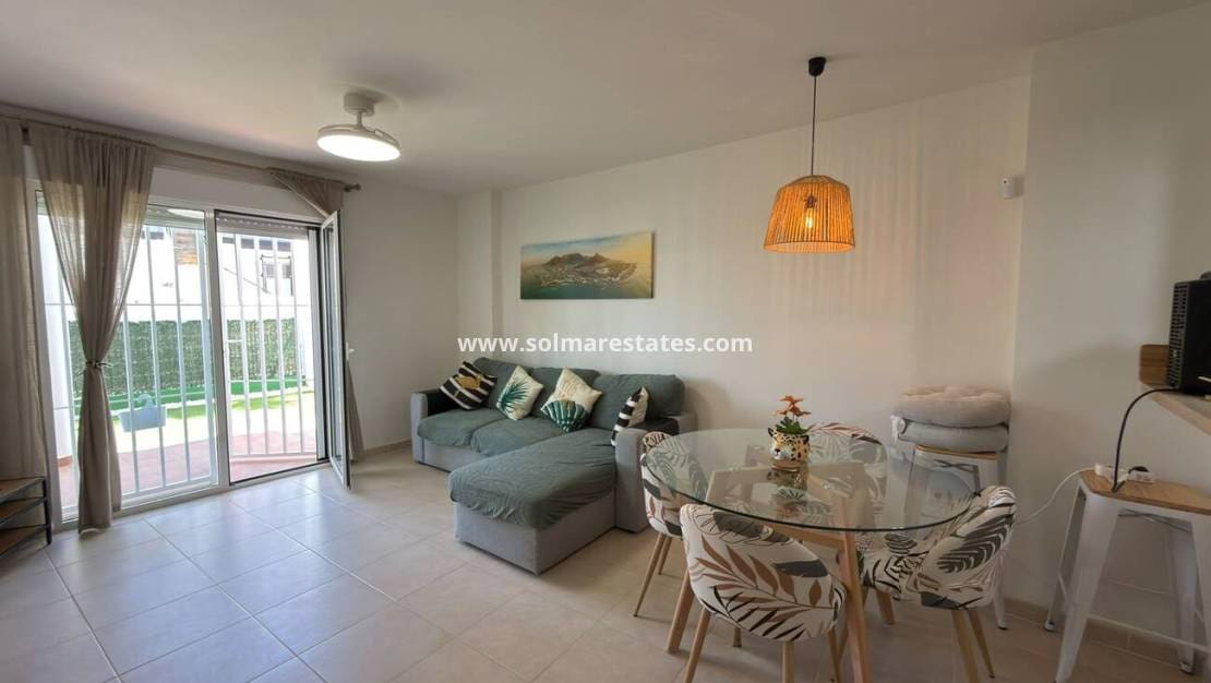 2 chambre Appartement à vendre à Villamartin avec piscine - 180 000 € (Ref: 9948830)
