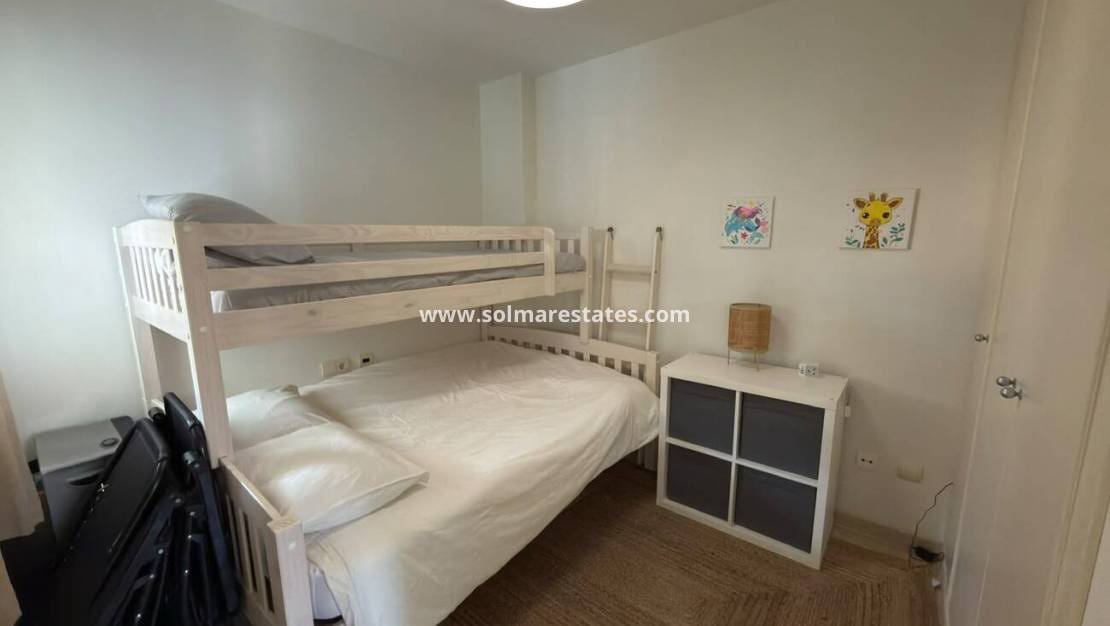 2 chambre Appartement à vendre à Villamartin avec piscine - 180 000 € (Ref: 9948830)