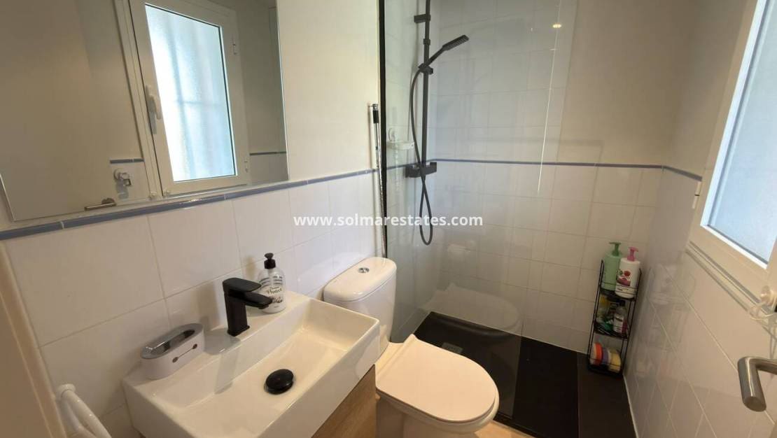 2 chambre Appartement à vendre à Villamartin avec piscine - 180 000 € (Ref: 9948830)