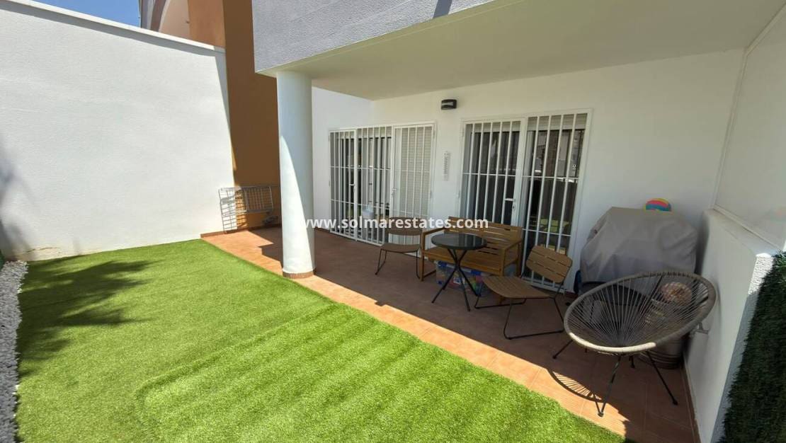 2 chambre Appartement à vendre à Villamartin avec piscine - 180 000 € (Ref: 9948830)