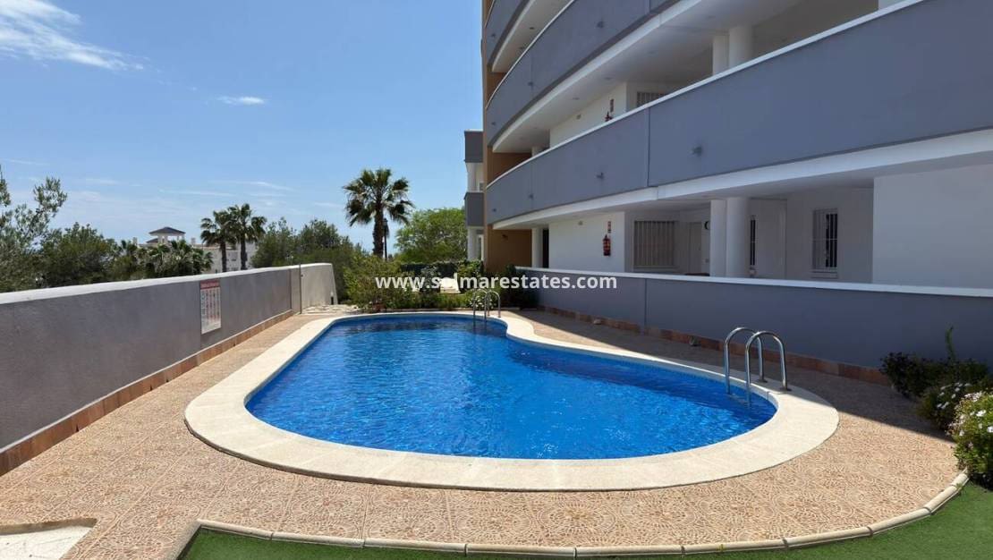 2 chambre Appartement à vendre à Villamartin avec piscine - 180 000 € (Ref: 9948830)