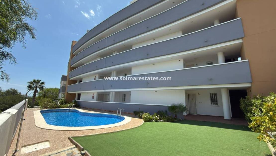 2 chambre Appartement à vendre à Villamartin avec piscine - 180 000 € (Ref: 9948830)