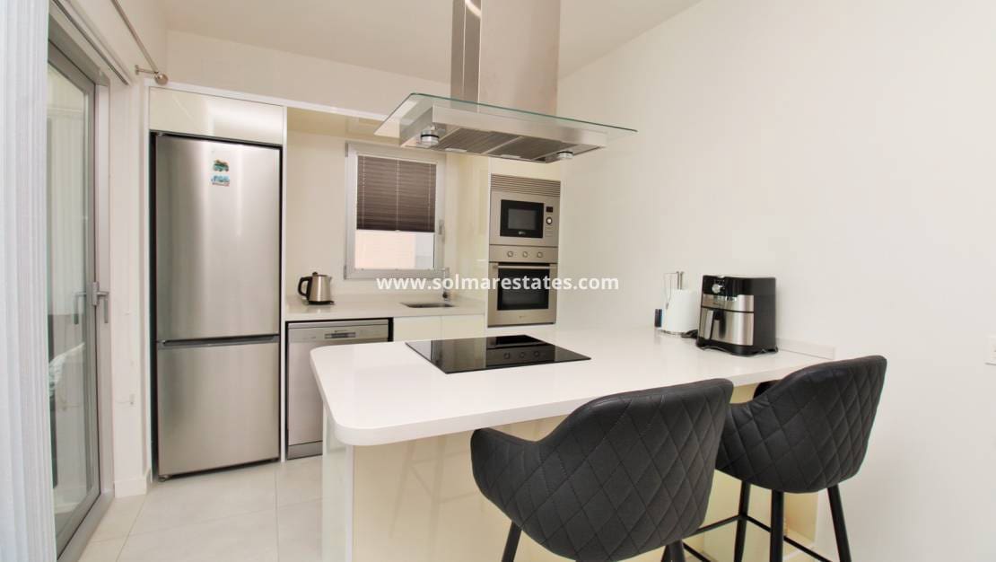 Apartamento de 2 habitaciones en Villamartin en venta con piscina - 249.950 € (Ref: 9948961)