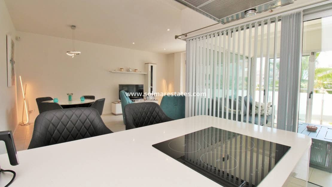 Apartamento de 2 habitaciones en Villamartin en venta con piscina - 249.950 € (Ref: 9948961)