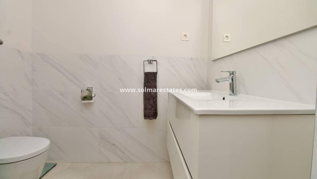 Apartamento de 2 habitaciones en Villamartin en venta con piscina - 249.950 € (Ref: 9948961)