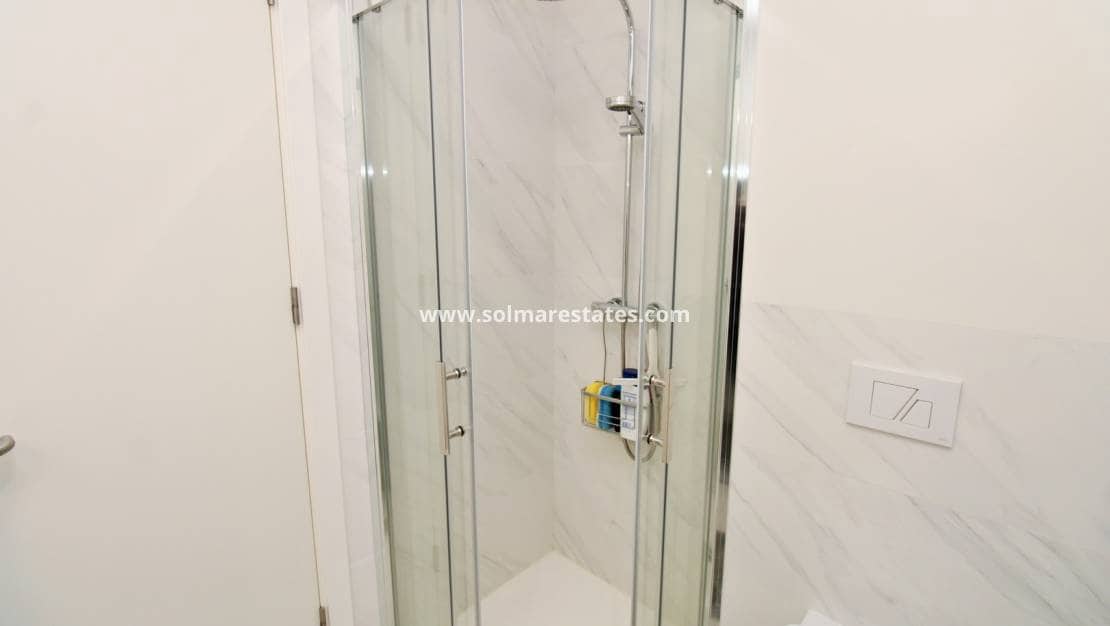 Apartamento de 2 habitaciones en Villamartin en venta con piscina - 249.950 € (Ref: 9948961)