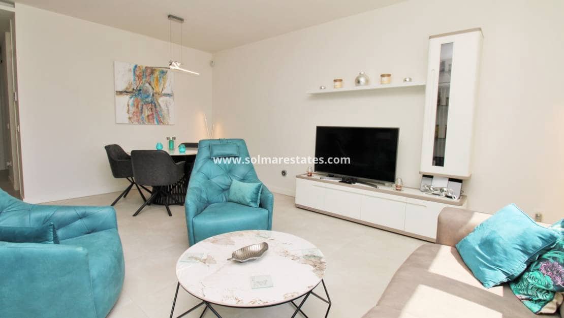 Apartamento de 2 habitaciones en Villamartin en venta con piscina - 249.950 € (Ref: 9948961)
