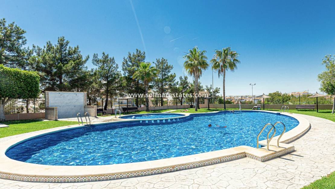 3 soveværelse Semi-Rækkehus til salg i Los Altos med swimmingpool - € 269.000 (Ref: 9948964)