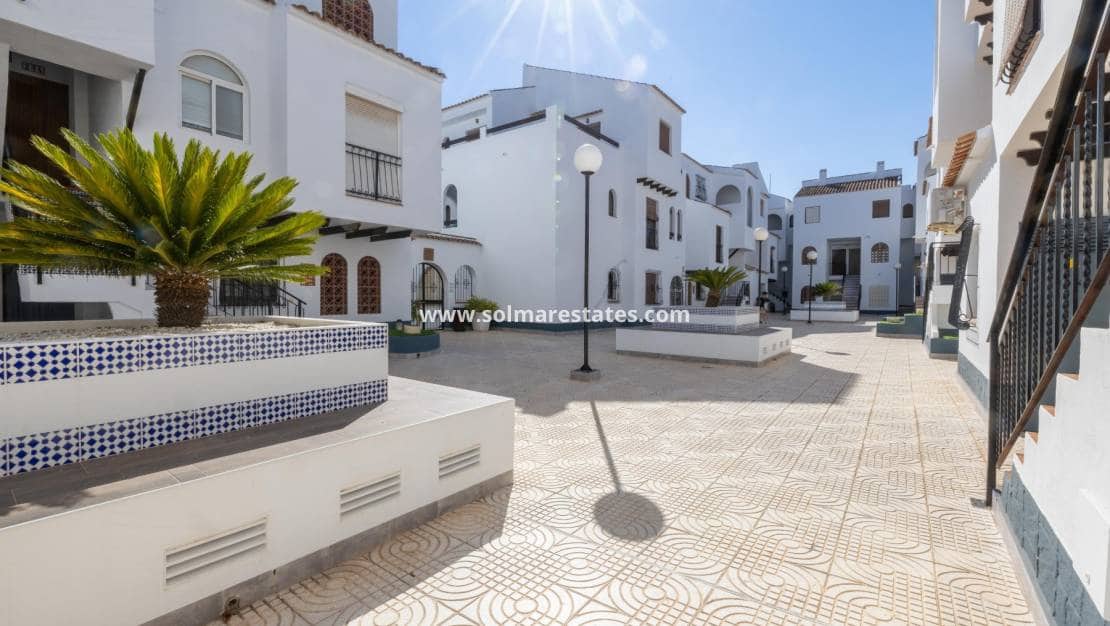 1 Zimmer Apartment zu verkaufen in Torrevieja mit Pool - 132.000 € (Ref: 9950147)