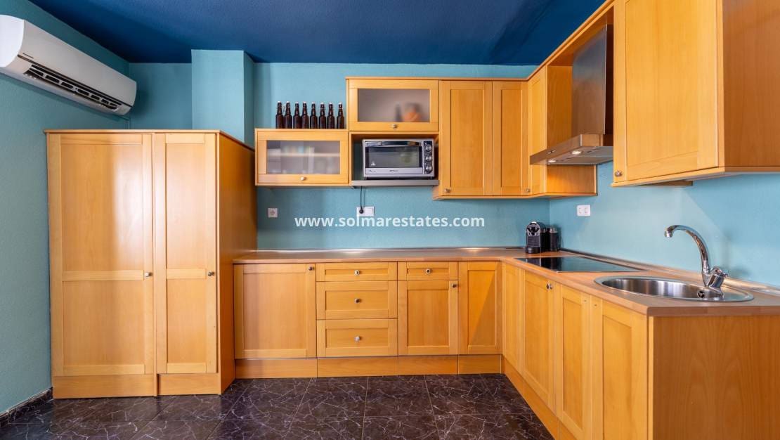 1 Zimmer Apartment zu verkaufen in Torrevieja mit Pool - 132.000 € (Ref: 9950147)