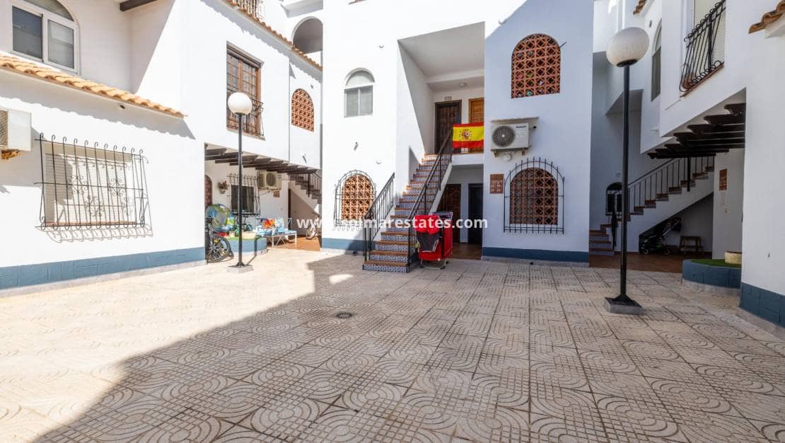 1 Zimmer Apartment zu verkaufen in Torrevieja mit Pool - 132.000 € (Ref: 9950147)