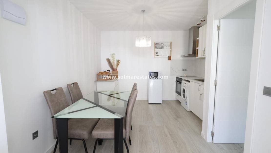 1 makuuhuone Huoneisto myytävänä paikassa Los Balcones mukana uima-altaan - 125 000 € (Ref: 9956202)