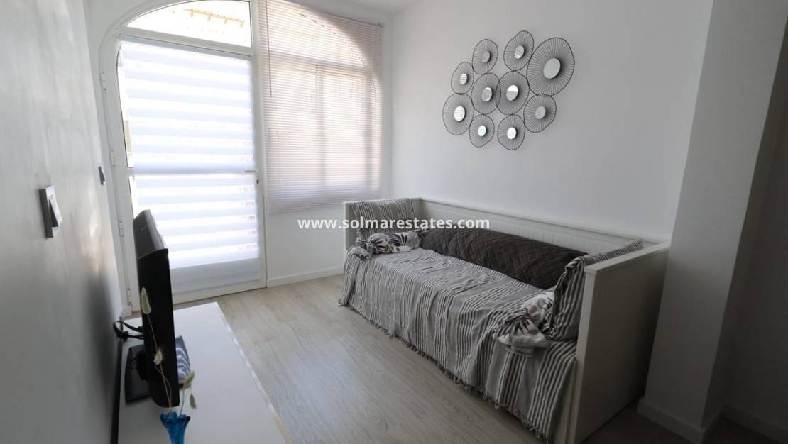 1 makuuhuone Huoneisto myytävänä paikassa Los Balcones mukana uima-altaan - 125 000 € (Ref: 9956202)