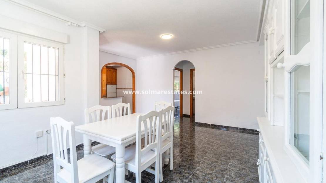 3 slaapkamer Halfvrijstaande villa te koop in Playa Flamenca met zwembad - € 297.000 (Ref: 9956329)
