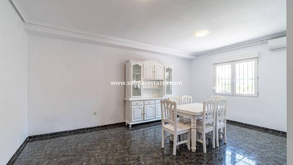 3 slaapkamer Halfvrijstaande villa te koop in Playa Flamenca met zwembad - € 297.000 (Ref: 9956329)