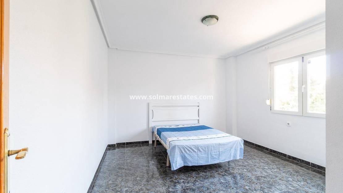 3 slaapkamer Halfvrijstaande villa te koop in Playa Flamenca met zwembad - € 297.000 (Ref: 9956329)