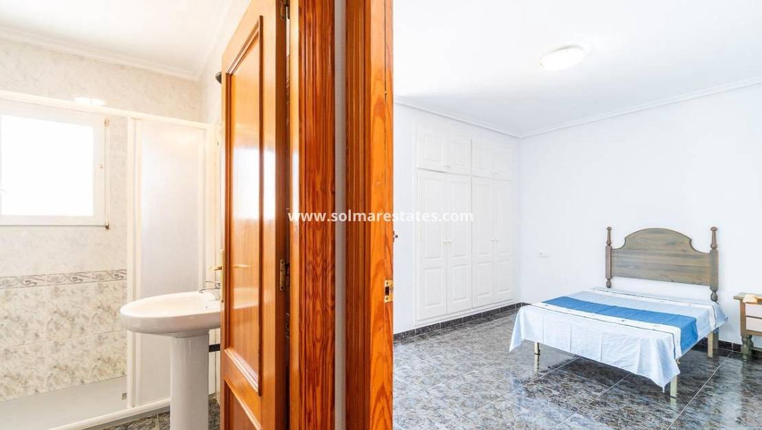 3 slaapkamer Halfvrijstaande villa te koop in Playa Flamenca met zwembad - € 297.000 (Ref: 9956329)