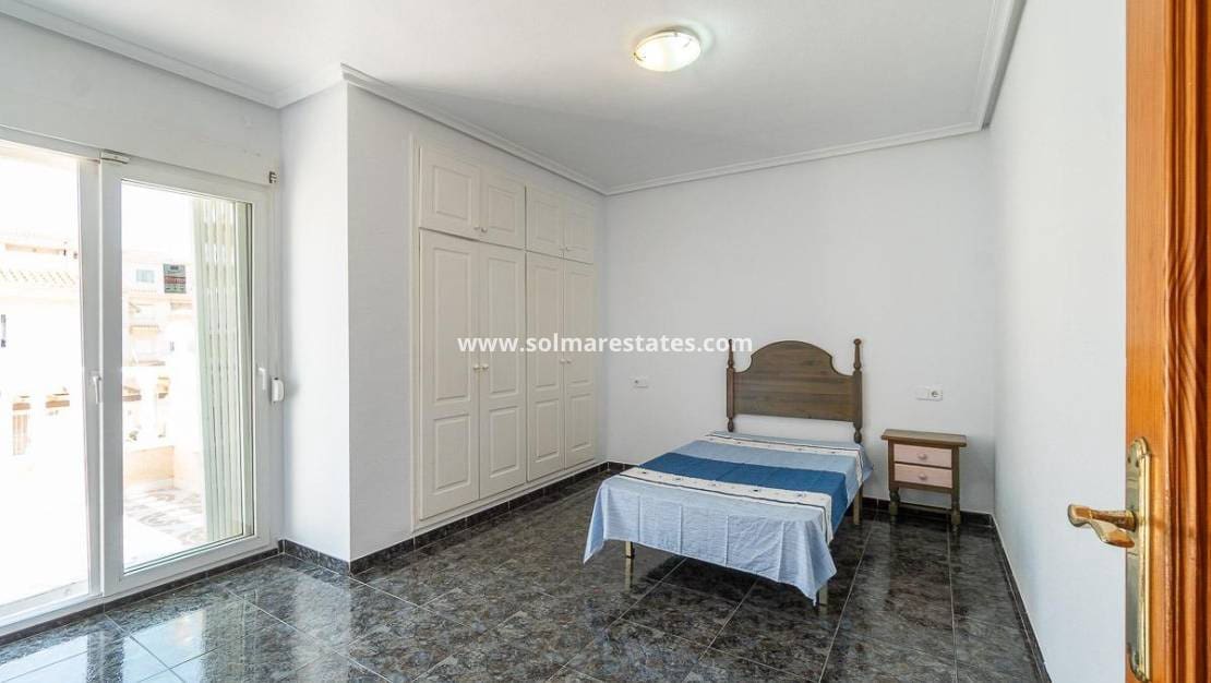 3 slaapkamer Halfvrijstaande villa te koop in Playa Flamenca met zwembad - € 297.000 (Ref: 9956329)