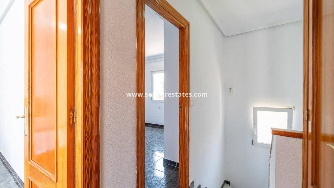 3 slaapkamer Halfvrijstaande villa te koop in Playa Flamenca met zwembad - € 297.000 (Ref: 9956329)